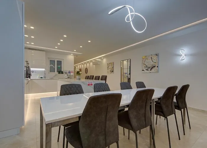 Lejlighed Luxurious And Spacious With Bbq *