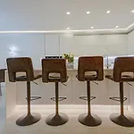 Luxurious And Spacious With Bbq