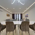 Luxurious And Spacious With Bbq Lejlighed *