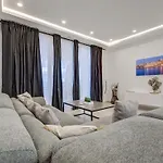 Luxurious And Spacious With Bbq