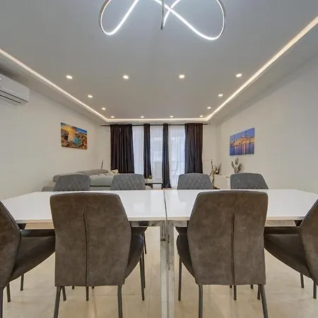 Luxurious And Spacious With Bbq Apartamento *