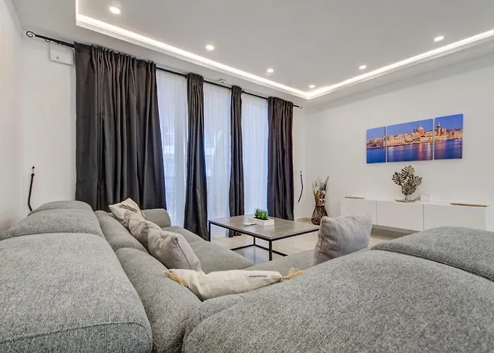 Luxurious And Spacious With Bbq