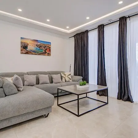 Luxurious And Spacious With Bbq *