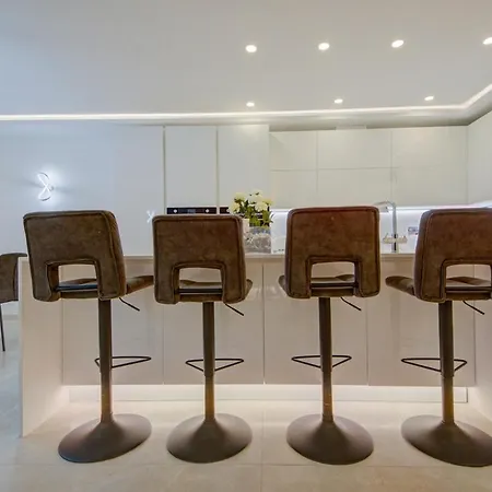 Luxurious And Spacious With Bbq