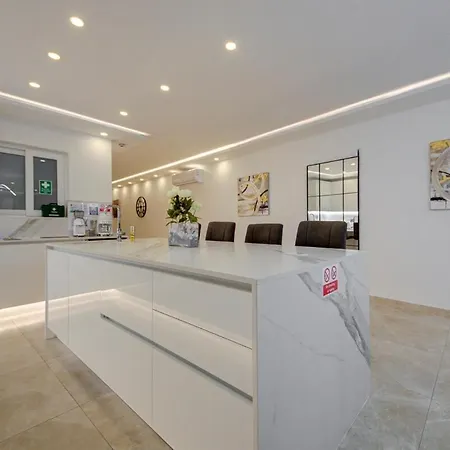 Luxurious And Spacious With Bbq 아파트 세인트폴스베이