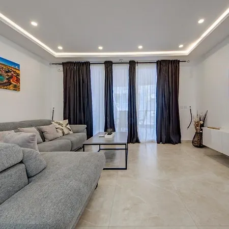 Luxurious And Spacious With Bbq